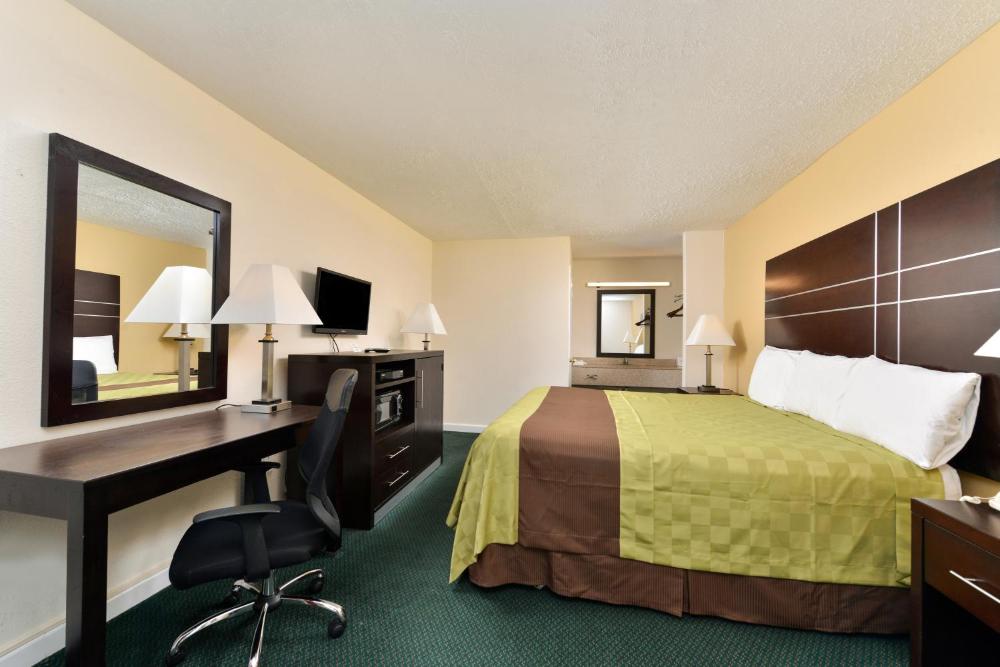 King Room - Non-Smoking interior